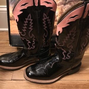 Women’s Cowboy boots new with tags